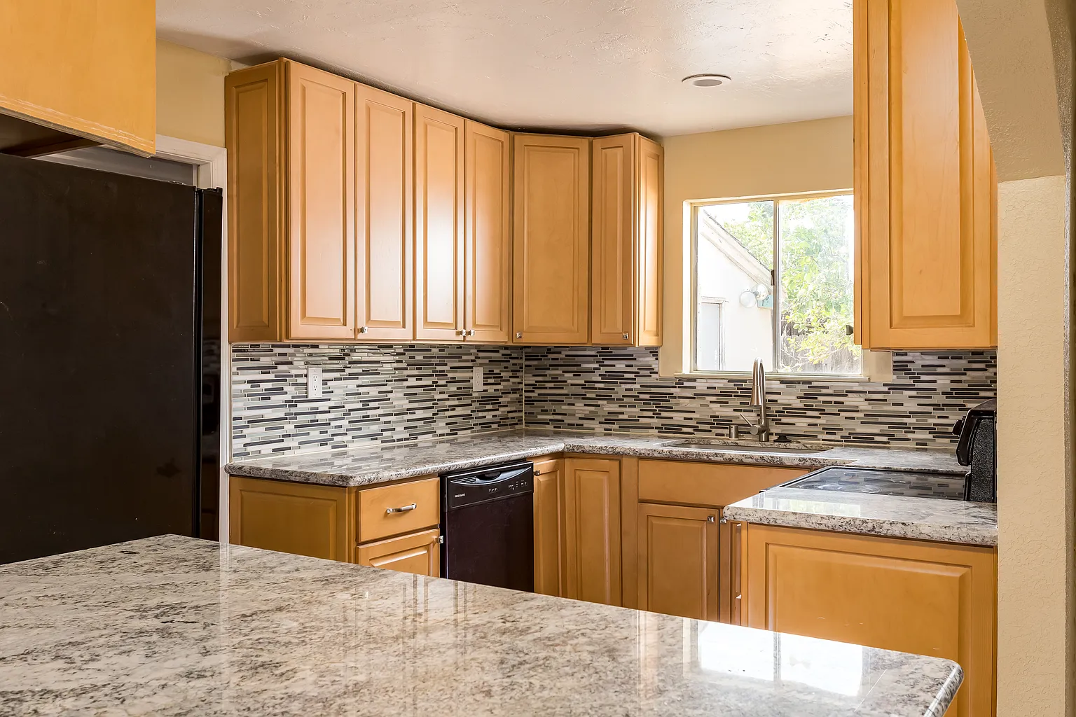 85 Alvarado Ave photo 1