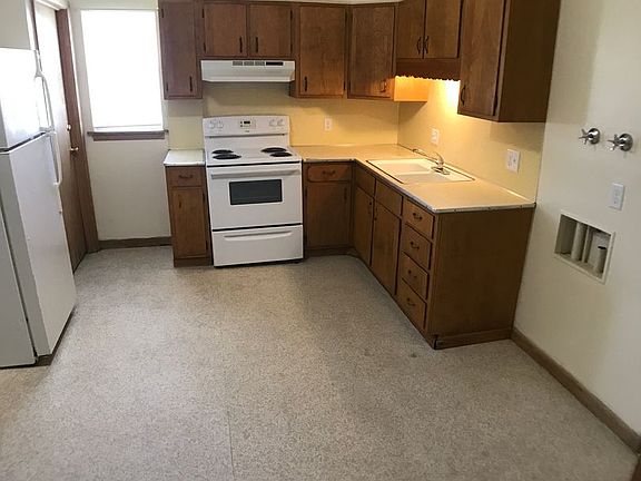 3rd image of 1115-1117 N Eisenhower Dr