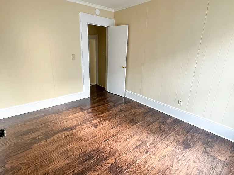 416 Coffeen St #2 — Photo 4