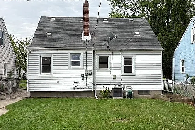2922 Bailey Ave — Photo 4