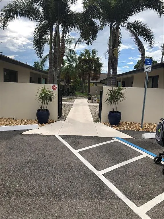 Cape Coral — Photo 1