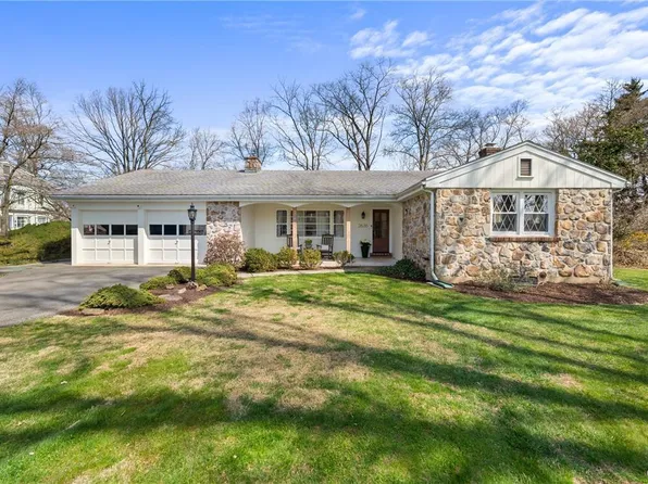 2636 Woodside Rd, Bethlehem, PA 18017