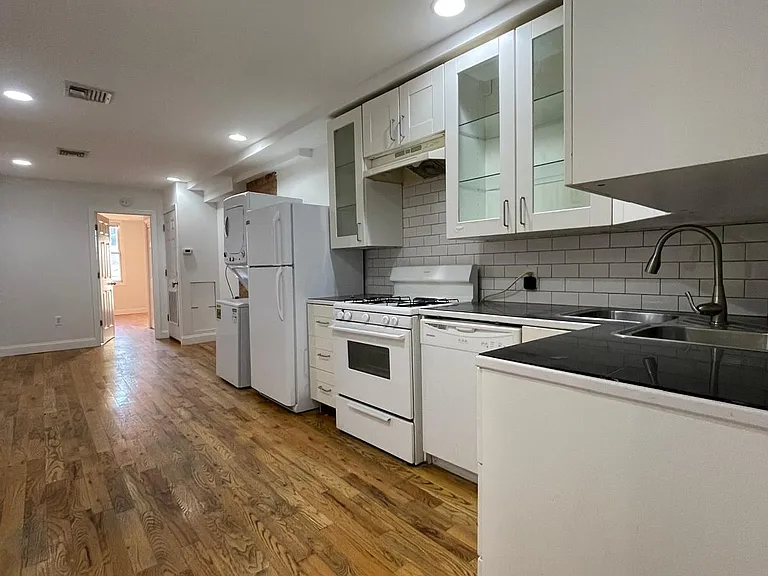 16.5 Wallis Ave #2 — Photo 2