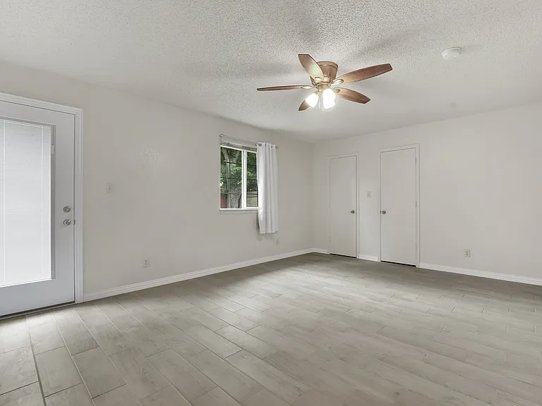 411 S Las Vegas Trl — Photo 11