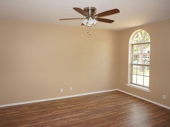 4th image of 3302 Lindenwood Dr