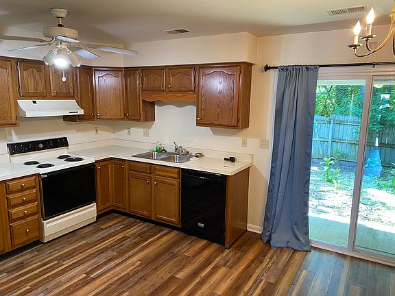 3rd image of 171 Farrell Ln