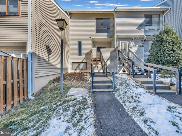 8632 Village Sq #16/8632, Alexandria, VA 22309