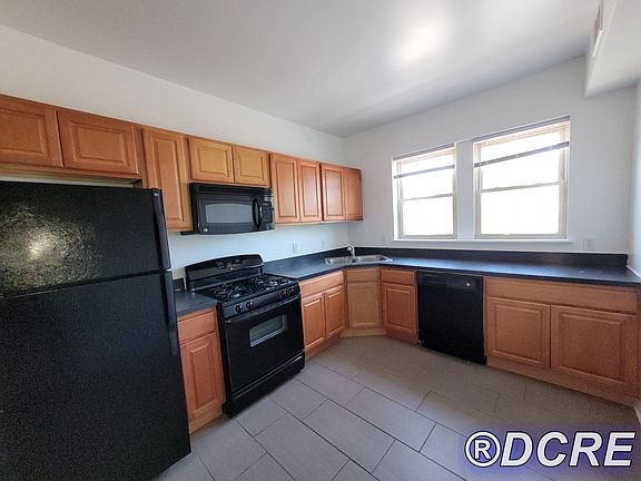 2nd image of 1914 N Wolcott Ave #1A