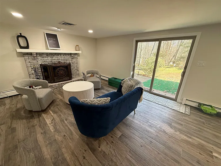 60 Eileen Dr — Photo 13