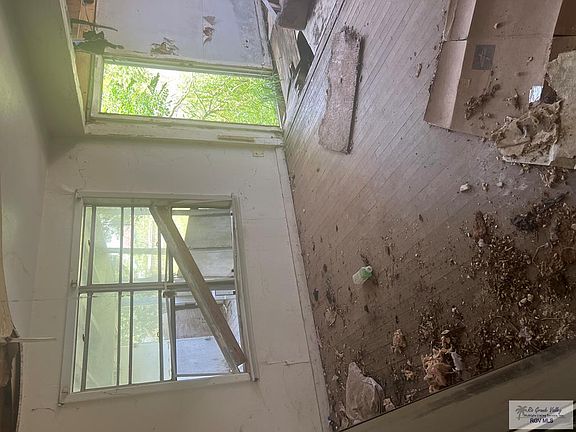5th image of 725 Pittman St