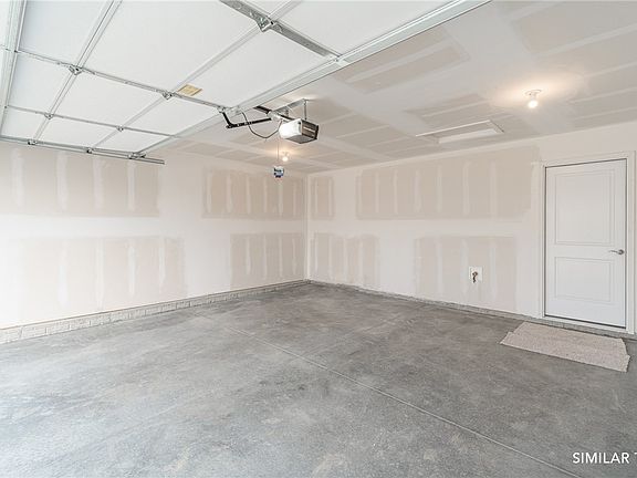 2nd image of 880 Aster Dr