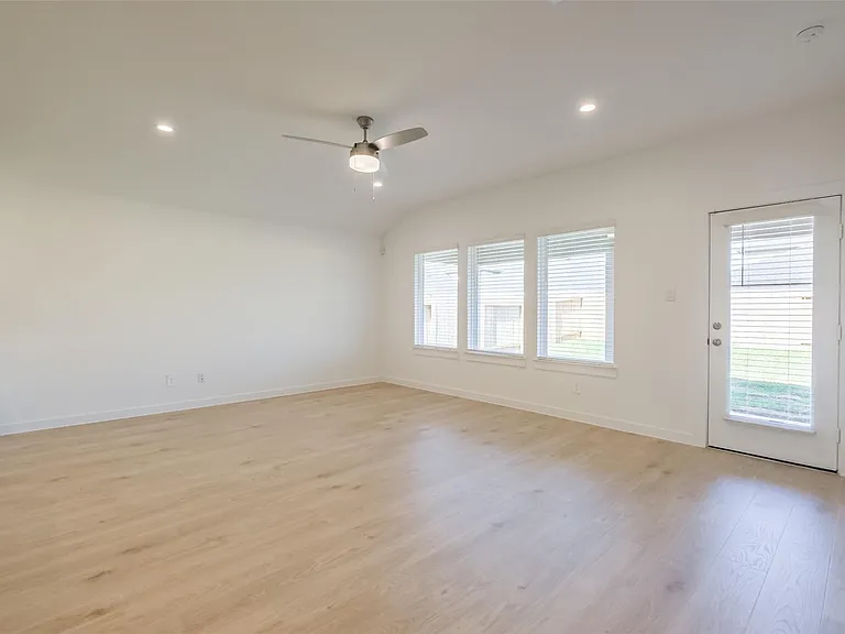 31718 Hallington Hill Ln — Photo 22