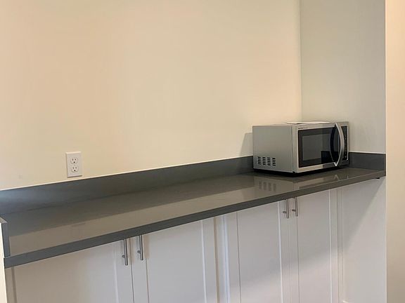4th image of 1202 Hampshire St APT 3