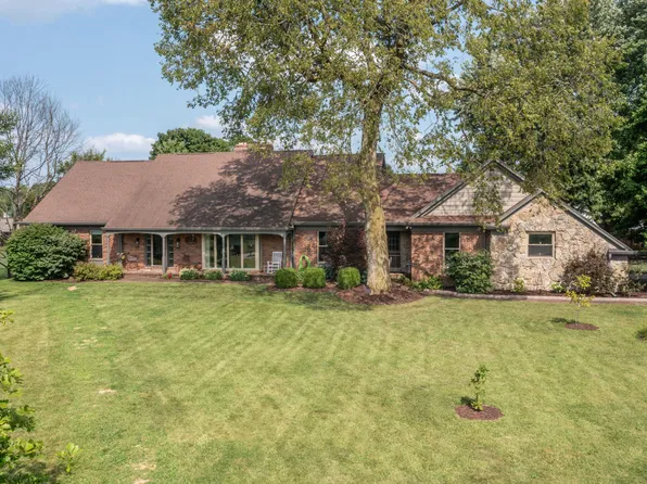 48 Rue Saint Charles Dr, Urbana, OH 43078
