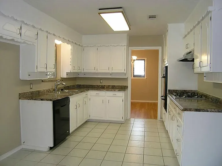 5008 Fall River Dr — Photo 10
