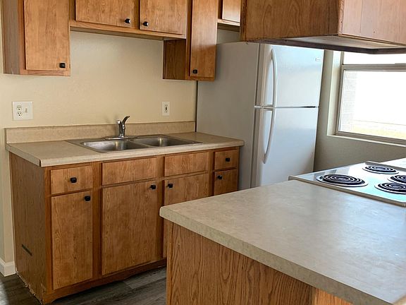 2nd image of 444 W Ivyglen St #104