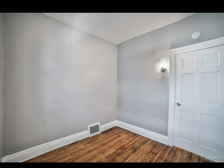 89 Sage Ave #LOWER — Photo 11
