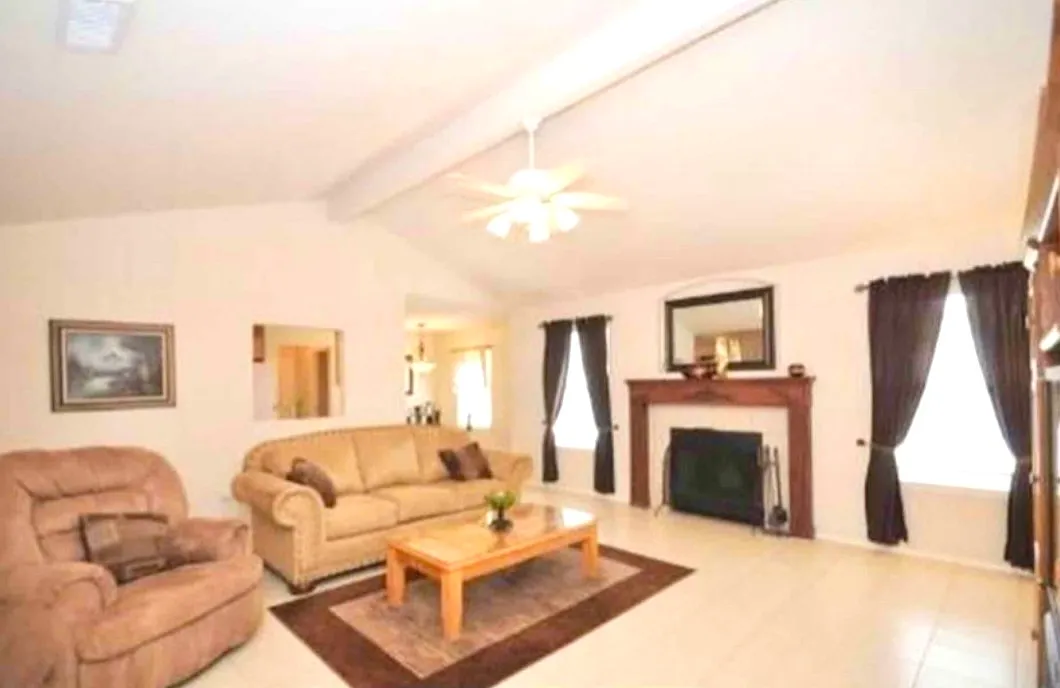 3 bed, 1818 sqft, $2,695 — Photo 3