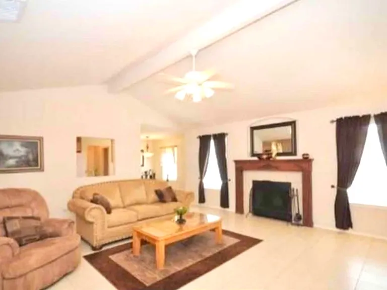 9008 Gainsborough Dr — Photo 3