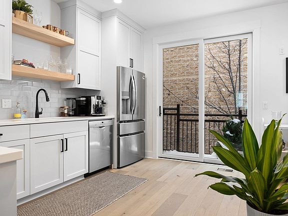 3rd image of 206 Boardman Ave #3