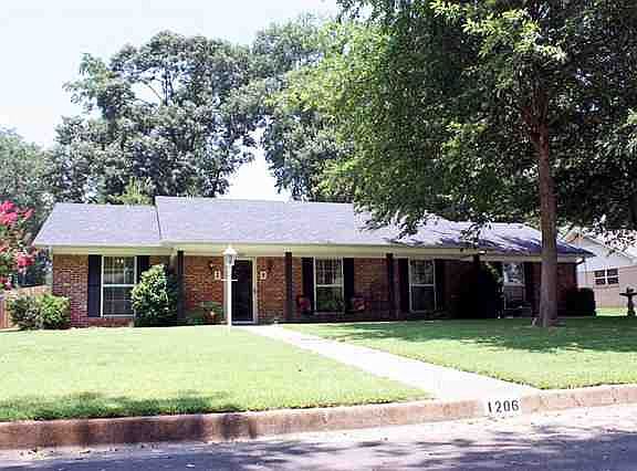2nd image of 1206 Balmoral Dr