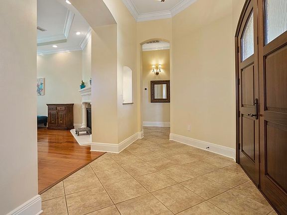5th image of 2105 Whitney Oaks Dr