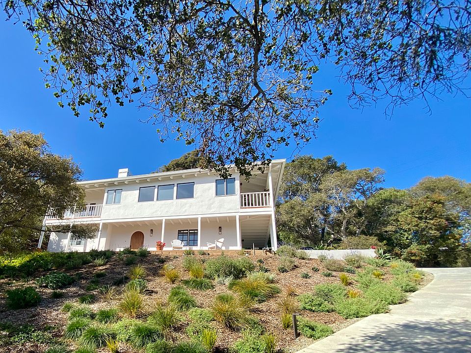 House with soaring views from driveway