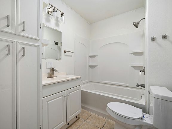 2nd image of 215 S 11th St #2