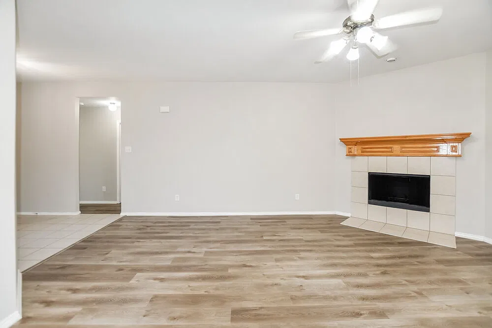 3 bed, 2.0 bath, 1637 sqft, $1,755 — Photo 4