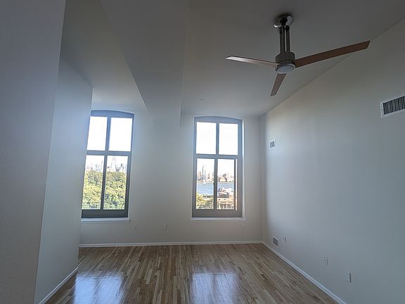 Livingroom with city view- tons of light