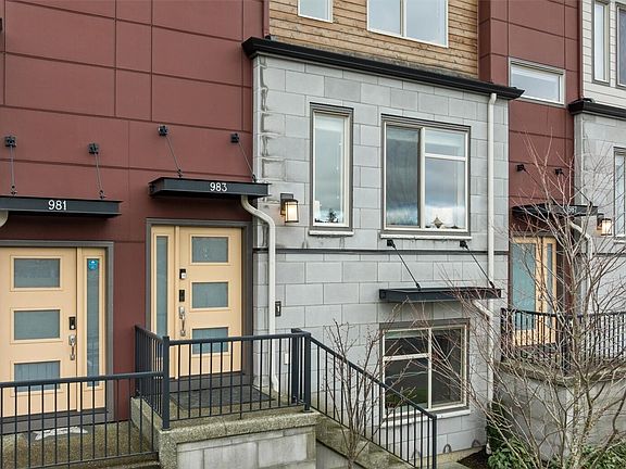 2nd image of 983 8th Avenue NE