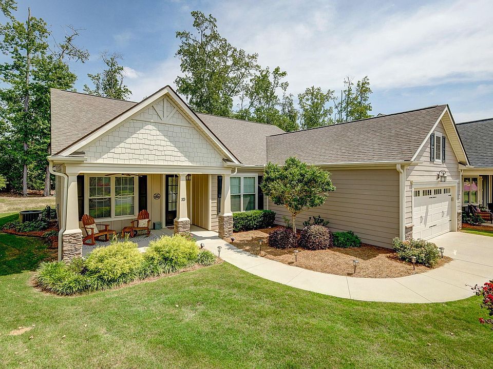 1st image of 323 Belle Oaks Dr