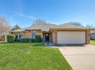 205 Bentley Dr, Joshua, TX 76058