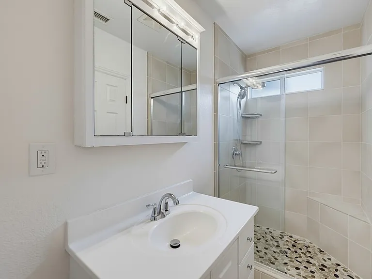 4356 Louisiana St — Photo 16