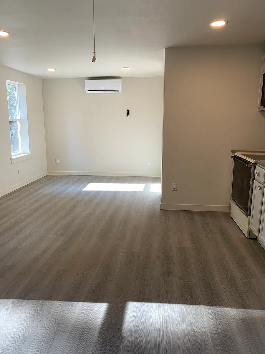 Building Photo - 3000 E 33rd St #STUDIO