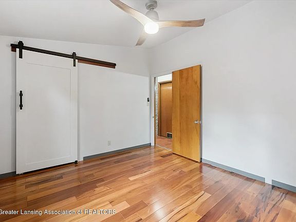 4th image of 3624 W Arbutus Dr