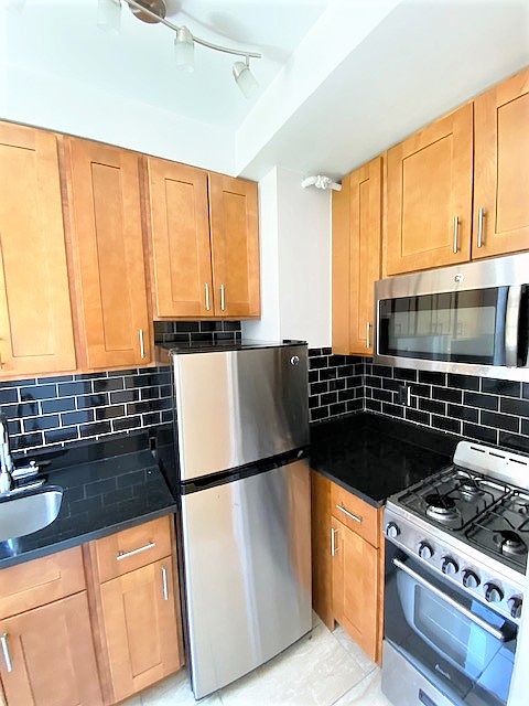 1st image of 200 W 15th St APT 3C