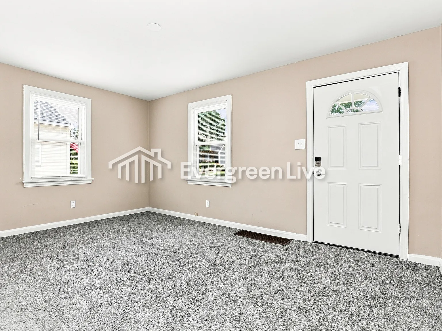 3 bed, 1.0 bath, 1099 sqft, $1,745 — Photo 3