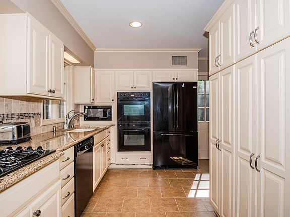3rd image of 5412 Riverbend Dr