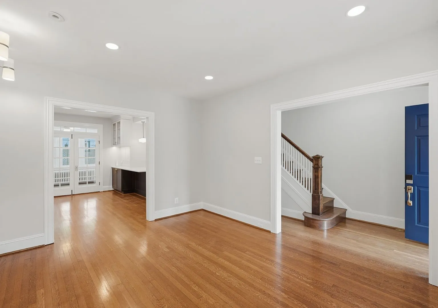 Glover Park Townhome | 4 Bed | 3.5 Bath | 2,500 Sf | Large Front Porch & Fenced-In Backyard w/ Deck — Photo 3