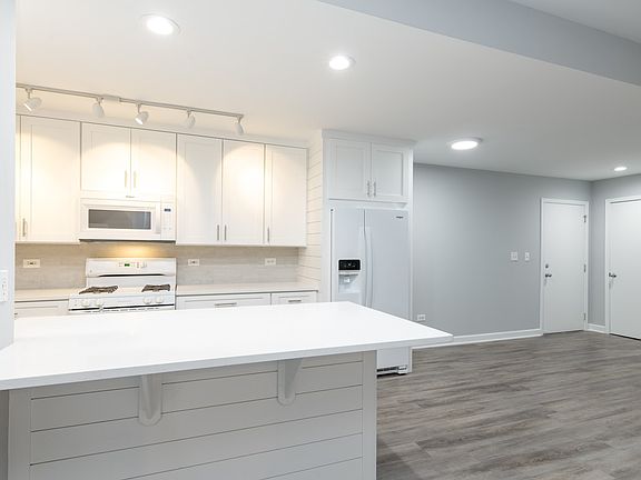 5th image of 680 N Green St APT 309