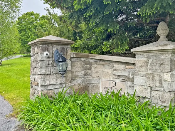 19 Wolf Run Ct, Whitchurch Stouffville, ON L4A 2L4