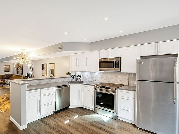 3rd image of 3760 Ashworth Dr
