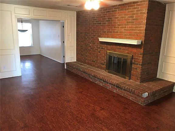 4th image of 4811 Hidden Oaks Ln
