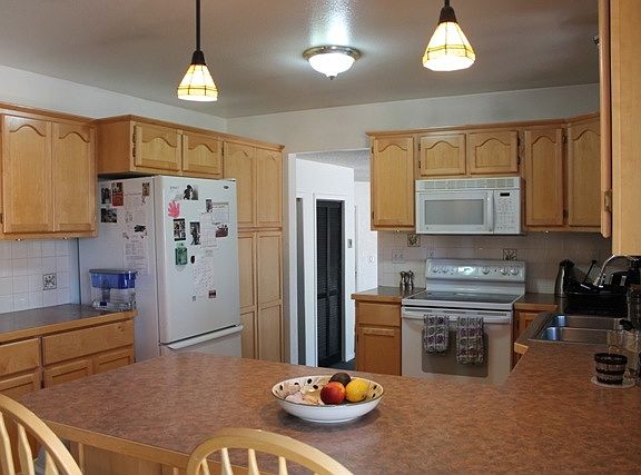 4th image of 526 Stoner Cir