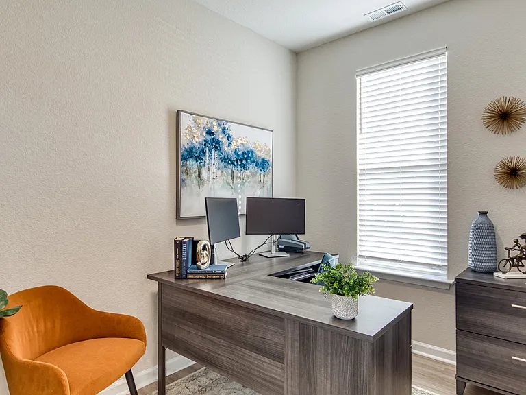 Hillpoint Preserve Townhome Apartments — Photo 37
