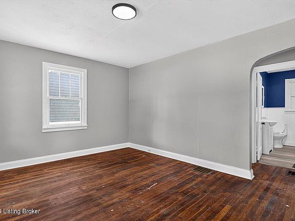 5th image of 206 S 2nd St