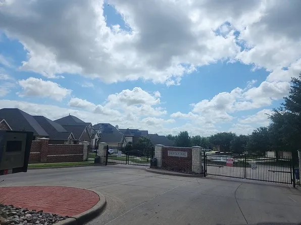 314 Park Crest Ave, Euless, TX 76039