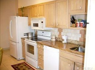 70 Schoolhouse Rd, Old Bethpage, NY 11804