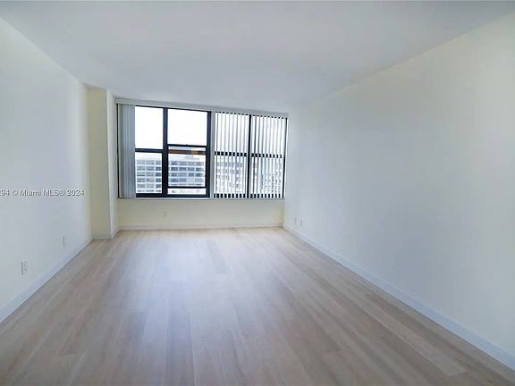 3rd image of 2500 Parkview Dr APT 2020